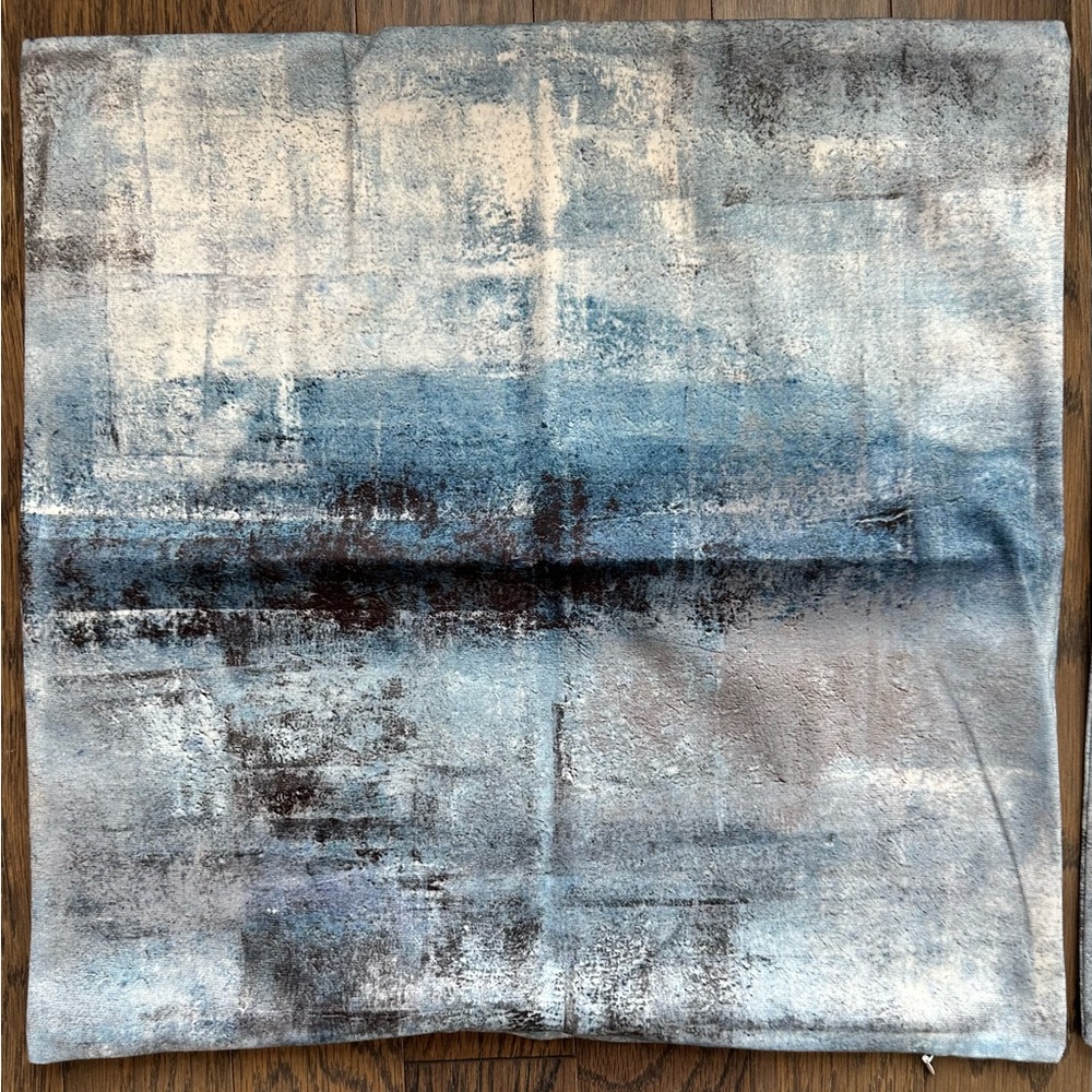 NWT✨(2) Blue Gray and White Watercolor Abstract Accent Pillows 18x18” Washable - Picture 5 of 10